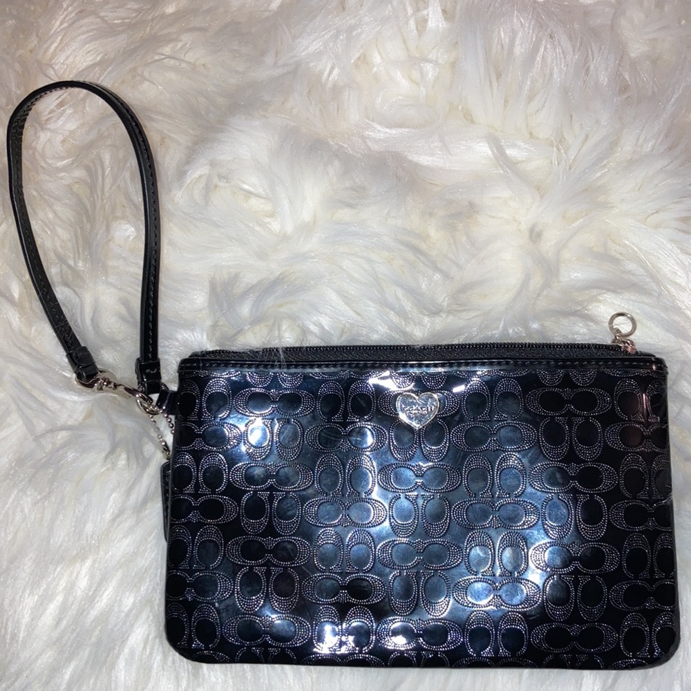 COACH NEW YORK blk wristlet, blk patent leather, 1 inside pocket $29 - Picture 6 of 8